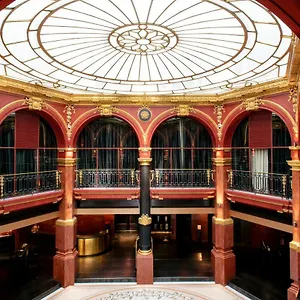 Banke Opera, Autograph Collection Hotel Parigi